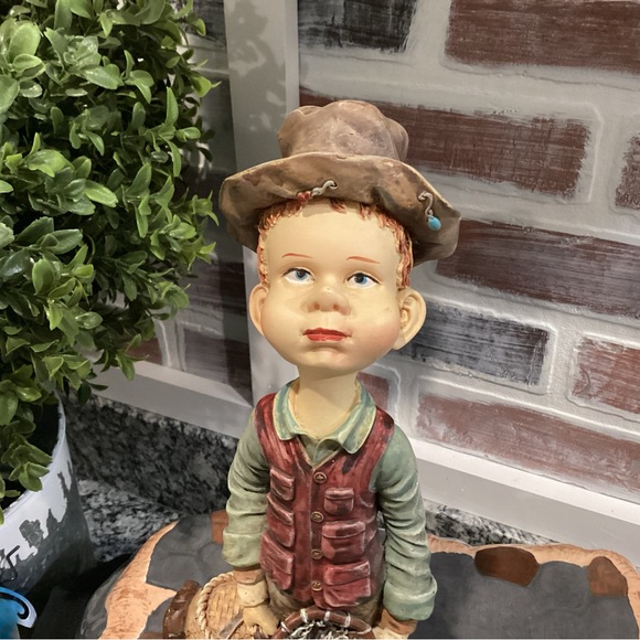 🟢 Vintage “Boy Gone Fishing” Awesome Statue Great Decor piece - Nicely Detailed - Picture 3 of 13